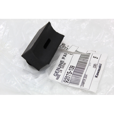 KAWASAKI GOMMINO SELLA LATERALE PER Z900-Z1000 92075-139 | Mamoto Ricambi