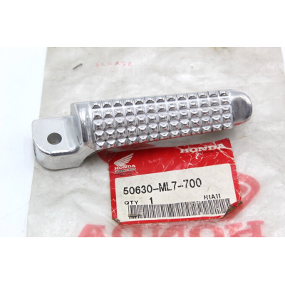 HONDA PEDANA ANTERIORE DX PILOTA PER VFR750 87-89 50630-ML7-700 | Mamoto Ricambi