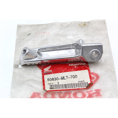 HONDA PEDANA ANTERIORE DX PILOTA PER VFR750 87-89 50630-ML7-700 | Mamoto Ricambi