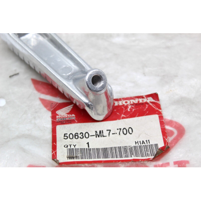HONDA PEDANA ANTERIORE DX PILOTA PER VFR750 87-89 50630-ML7-700 | Mamoto Ricambi