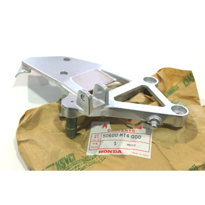 HONDA SUPPORTO PEDANA DX PILOTA PER VFR750 90-93 50600-MT4-000 | Mamoto Ricambi