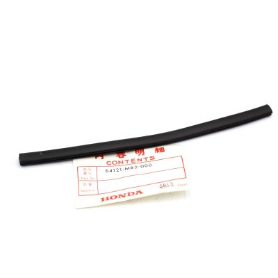 HONDA PROFILO IN GOMMA LATERALE CRUSCOTTO VF700-750F 64121-MB2-000 | Mamoto Ricambi
