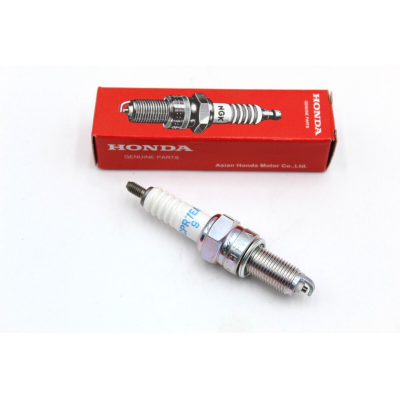 HONDA CANDELA NGK CPR7EA-9 PER CBF125-SH125-150-PCX125 31917-KPH-901 | Mamoto Ricambi