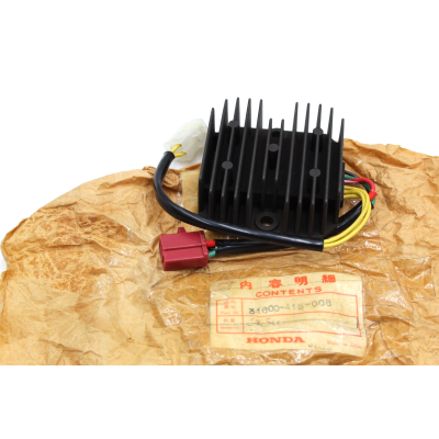 HONDA REGOLATORE DI TENSIONE 31600-415-008 PER CX500-CX500C-GL400-500 JAPAN | Mamoto Ricambi