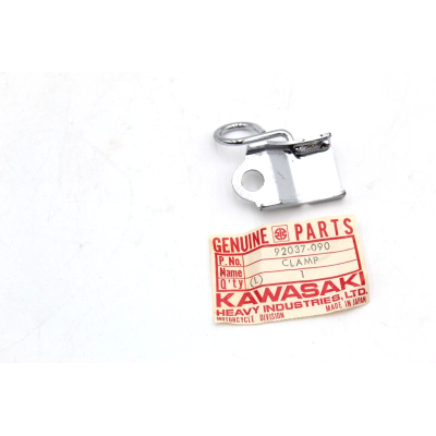 KAWASAKI STAFFA PASSACAVO SX PER Z650-Z750-Z900-Z1000A 92037-090 | Mamoto Ricambi