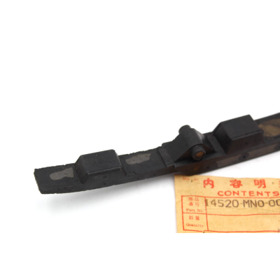 HONDA PATTINO GUIDACATENA A PER VF750S-VF750C 14520-MN0-000 | Mamoto Ricambi