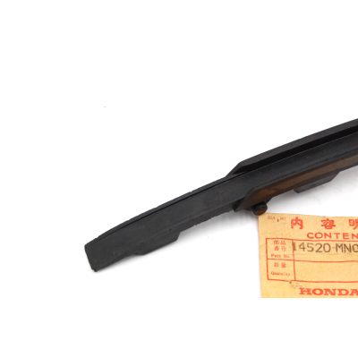 HONDA PATTINO GUIDACATENA A PER VF750S-VF750C 14520-MN0-000 | Mamoto Ricambi
