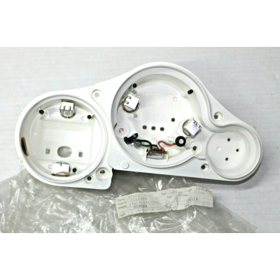 HONDA COPERCHIO CENTRALE STRUMENTAZIONE PER NSR125F-R 88-92 37617-KY4-900 | Mamoto Ricambi
