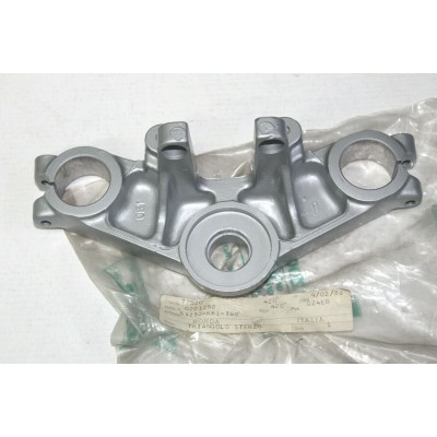 HONDA PIASTRA SUPERIORE STERZO PER NS125F 53230-KR1-760 | Mamoto Ricambi