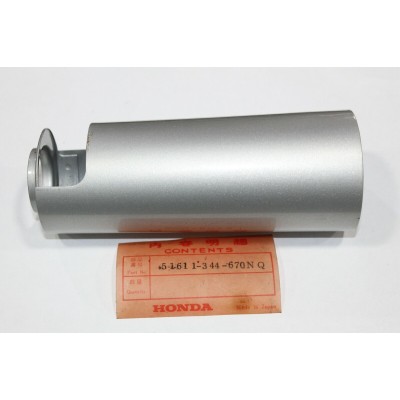 HONDA COPERCHIO INFERIORE DX FORCELLA GRIGIO PER CB350 FOUR 51611-344-670NQ | Mamoto Ricambi