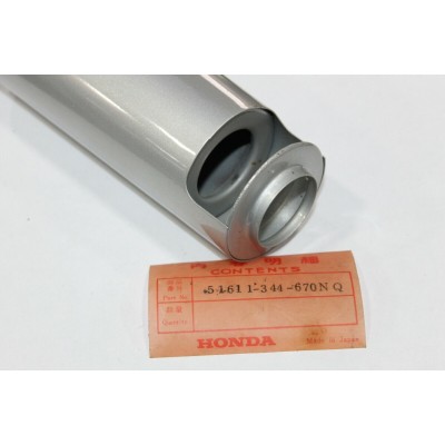 HONDA COPERCHIO INFERIORE DX FORCELLA GRIGIO PER CB350 FOUR 51611-344-670NQ | Mamoto Ricambi