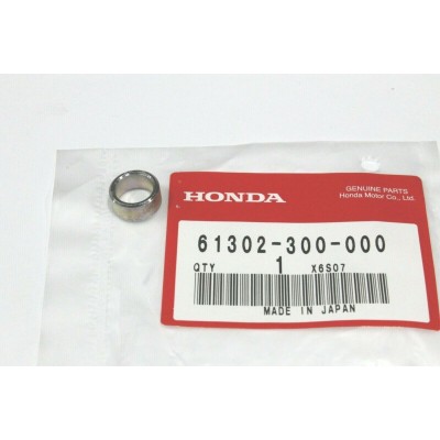 HONDA BOCCOLA FISSAGGIO CALOTTA FARO PER CB500FOUR-CB750 FOUR 61302-300-000 | Mamoto Ricambi