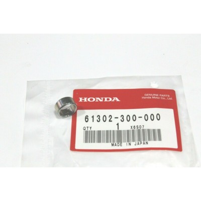 HONDA BOCCOLA FISSAGGIO CALOTTA FARO PER CB500FOUR-CB750 FOUR 61302-300-000 | Mamoto Ricambi