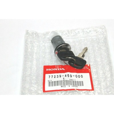 HONDA SERRATURA SPORTELLO CODINO POSTERIORE PER CBX1000-80 77239-469-000 | Mamoto Ricambi