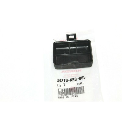 HONDA COPERCHIO SCATOLA FUSIBILI PER NX650-XRV650-750-XL600V 38210-KR0-005 | Mamoto Ricambi