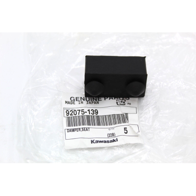 KAWASAKI GOMMINO SELLA LATERALE PER Z900-Z1000 92075-139 | Mamoto Ricambi