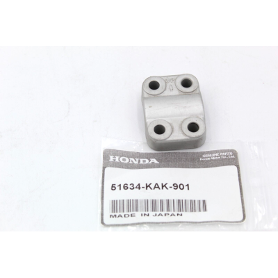 HONDA PIASTRINA FISSAGGIO ASSE RUOTA ANTERIORE PER CRM 125R 51634-KAK-901 | Mamoto Ricambi