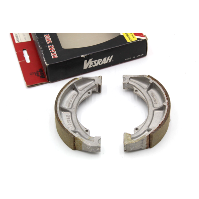 SUZUKI KIT GANASCE FRENO POSTERIORE VESRAH PER DR125/200/250/500/600-RS250 54410-07004-000 | Mamoto Ricambi
