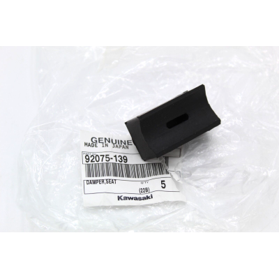 KAWASAKI GOMMINO SELLA LATERALE PER Z900-Z1000 92075-139 | Mamoto Ricambi