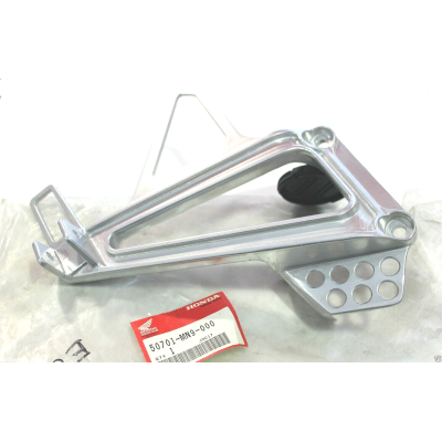 HONDA SUPPORTO PEDANA DX PILOTA PER NX650 DOMINATOR 88-99 50701-MN9-000 | Mamoto Ricambi